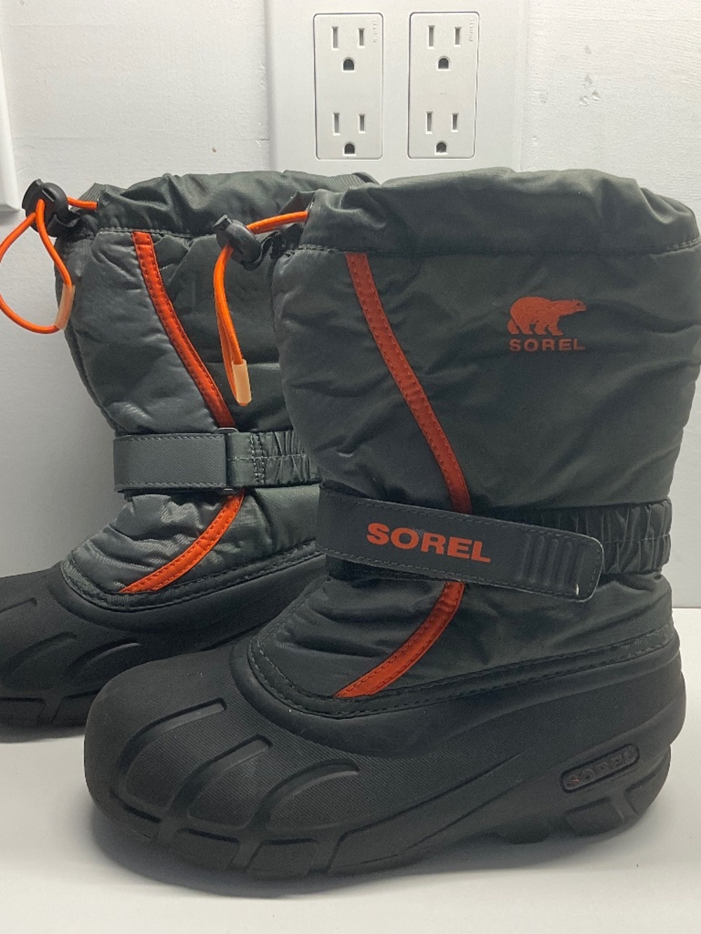 Sorel youth size 3 snow boots